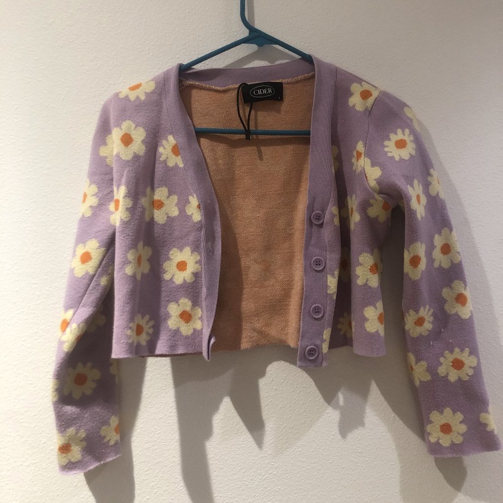 Daisy Patterned Cropped Cardigan